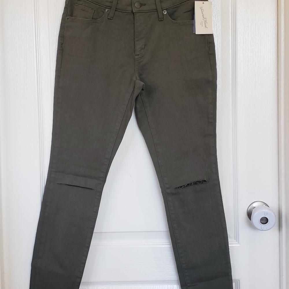 Universal Thread Green Jeggins - Women's size 6 or 28 Regular.